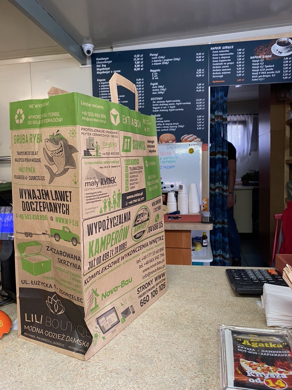 torba extrabox na ladzie obiektu gastronomicznego